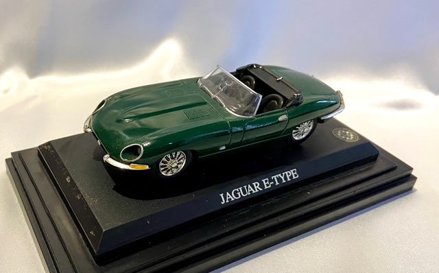 1961 E-Type Jaguar Roadster - Green 1:43 Scale Replica Car