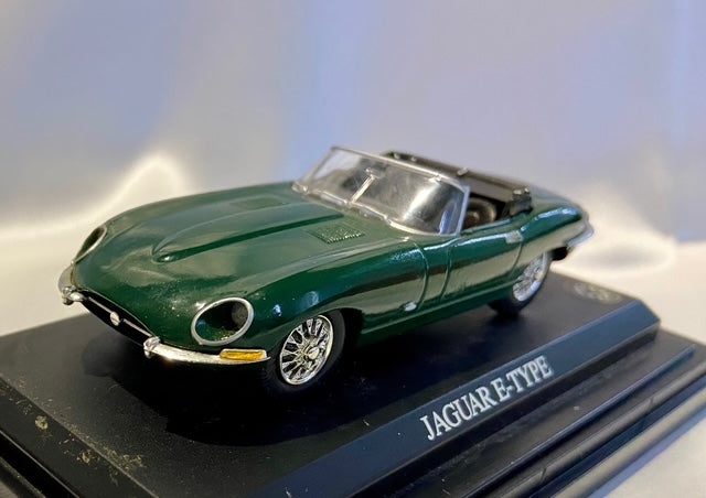 1961 E-Type Jaguar Roadster - Green 1:43 Scale Replica Car