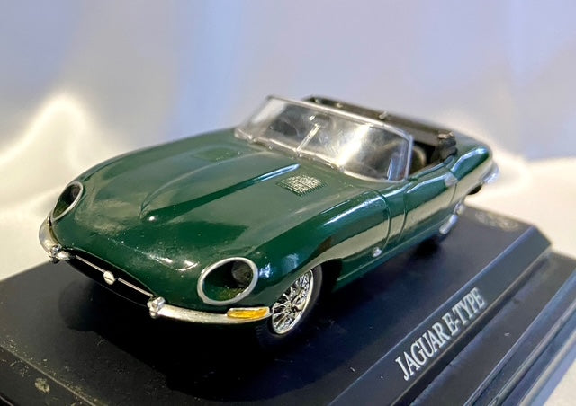 1961 E-Type Jaguar Roadster - Green 1:43 Scale Replica Car
